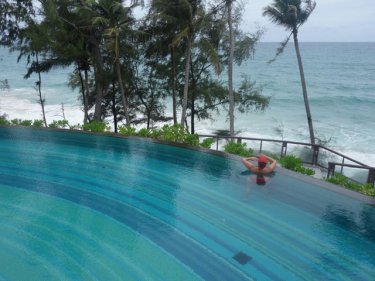 The pool at the Pullman Phuket plays with curves and colors