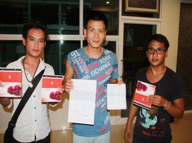 Chinese tourist Sun Haohao and his friends complain to Phuket police