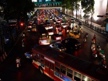 A giant traffic jam in Bangkok at 10pm was followed by deserted streets