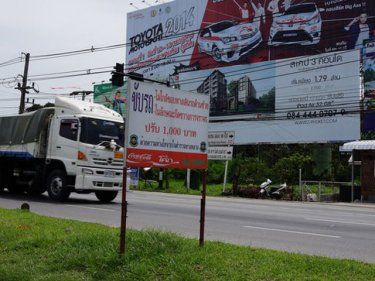 New Phuket signs warn motorists and riders of big penalties for offences
