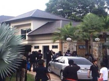 Police raid a large house near Pattaya today for a Dutch fugitive
