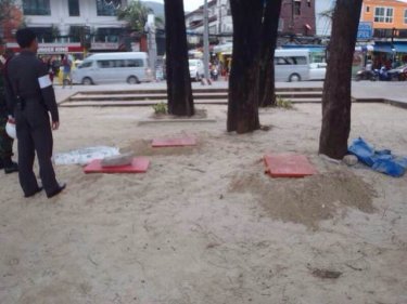 Ice coolers buried in the sand did not work for vendors at Patong beach