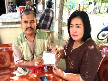 The lucky Phuket couple with the winning national lottery ticket