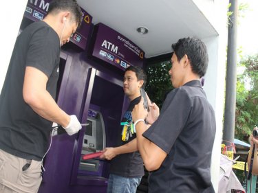 Wrong-way thieves failed to break into an ATM on Phuket today