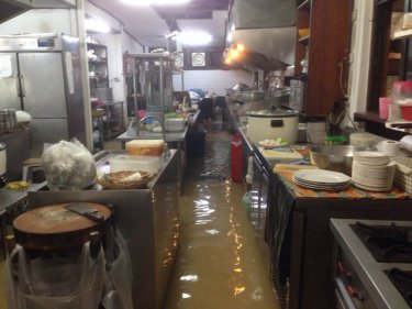 Cooks flee the kitchen as water floods Panya restaurant north of Patong