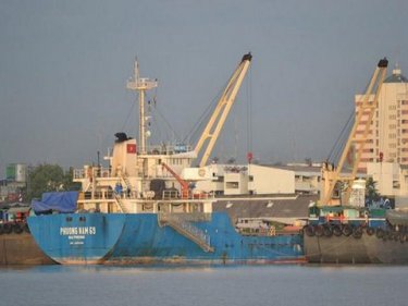 Hit-and-run cargo vessel Phuong Nam 69 did not stop for sinking boat