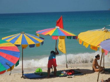 Large umbrellas return to Patong: not what Phuket's governor wanted
