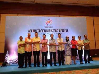 Asean Foreign Ministers hold a summit