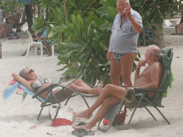 Beach chairs are banned on Phuket: But who is going to tell the tourists?