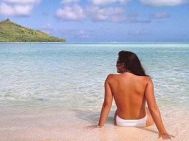 World's first Photoshopped image: Jennifer in Paradise