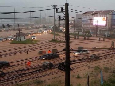 Tesco Lotus intersection in Phuket City disappears under water today