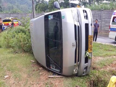 The flipped minivan that crashed on Phuket yesterday evening