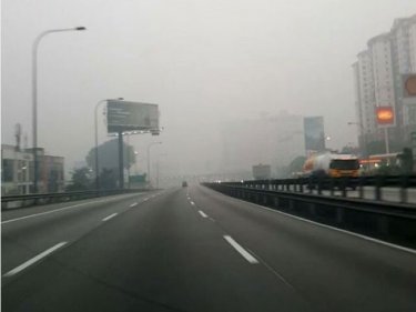 Kuala Lumpure disappears under haze from burning off in Indonesia