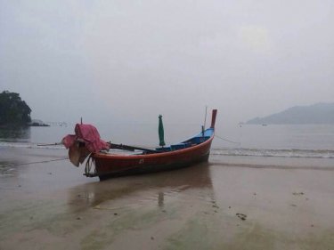 Haze at Kamala beach at 7am on Sunday: forecasting is an art form