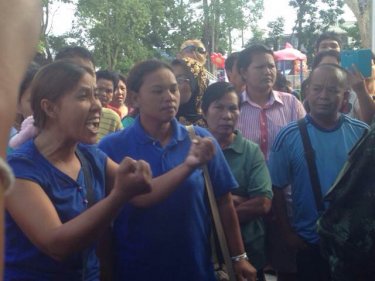 Angry women talk to Army officers at today's 'peace talks' on Phuket