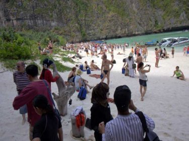 Maya crowds: no escaping the tourism boom