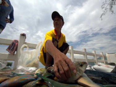 Fishing ban gives fishermen the chance to repair boats