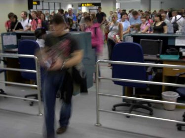 Phuket tourists gain more Immigration staff
