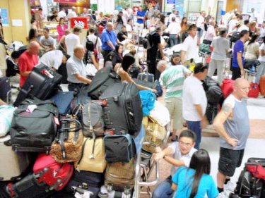 Departing crowds throng Phuket Airport today