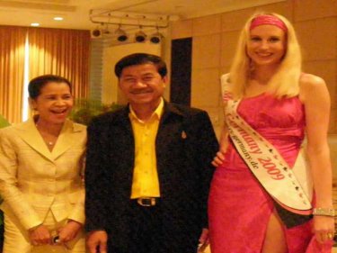 Governor Yiamsuriya Palusuk meets Mrs Germany 2009 Elischeba Wilde