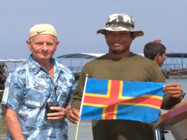 Henry Mattsson and Khun Dam with longtail flag on Patong beach