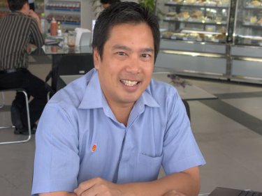 Thanaphum Hongsyok, founder of Tiny Coffee, at the new Tiny outlet