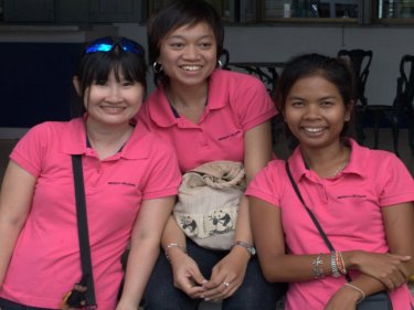 Phuketwan reporters Shanya Phattrasaya, (left) Apinya Saksri  and Chutima Sidasathian at the media sports day