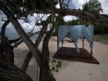 A four-poster and a gentle breeze . . . heaven at Chandara