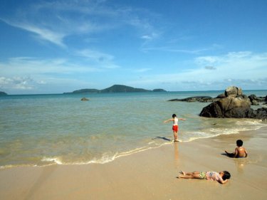 Phuket's shores are 'controlled by foreigners,' says a report