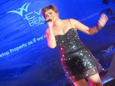 Songstress in blue: the diva at the Eva last night on Phuket