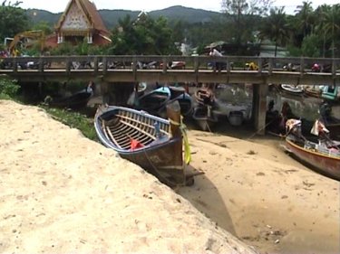 Boats in Kamala near the area that is subject to dispute