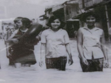 Phuket floods 1957 style  . . . wet weather continues to deluge Phuket