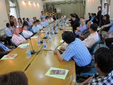 Employers gather to complain about Phuket's migrant labor system