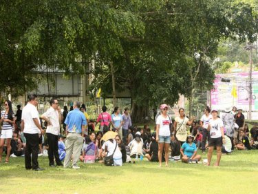 Left in the dark, so picnic in the park: today's Phuket venue protest