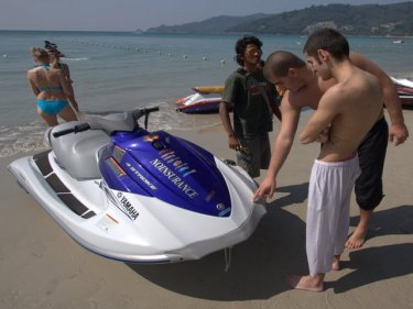 Beginnings of a scam on Patong beach: Discovery of the Damage