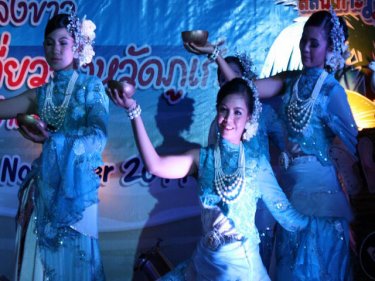 Culture from Patong's traditional side on stage last night in Soi Bangla