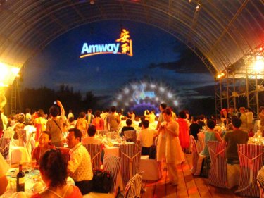 A Phuket audience of Amway visitors enjoy a Laguna Phuket show