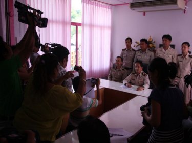 Commander Rapin announces Phuket's elevation to ''white'' prison status