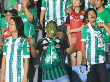 Move your clackers to the outer, noisy Phuket fans are told by VIPs