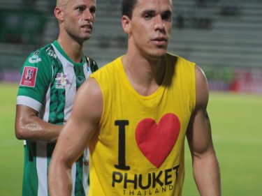 Dudu shows his passion for Phuket after scoring tonight's matchwinner