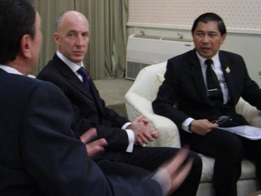 Ambassador Kent (centre) meets Phuket Governor Maitree Intrusud
