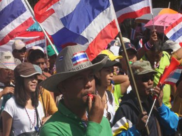 Protesters on Phuket today renew demands for an end to corruption