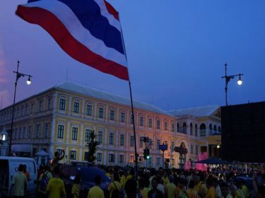 Thailand Faces Leadership Crisis as Civil War Threatens in Bangkok