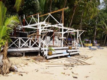 Restaurants come down at Laem Sing beach, with the Army due soon