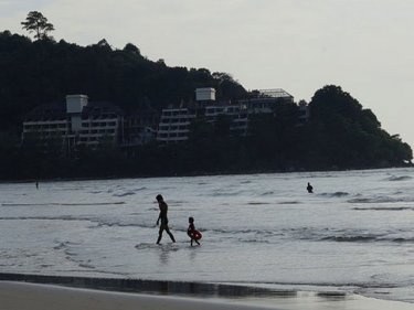 Land between the Peninsula and Nai Yang beach is public, investigators rule