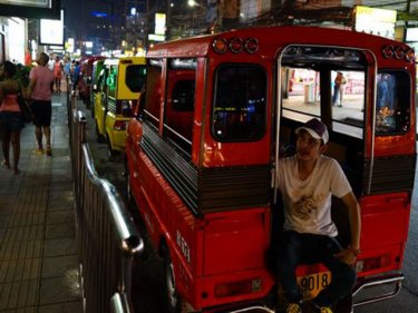 Parking in Patong remains a problem, Phuketwan found last night