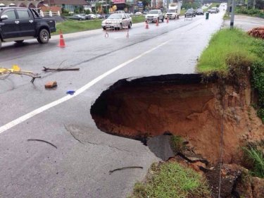 Heavy rains create a problem for bypass road traffic in Phuket City
