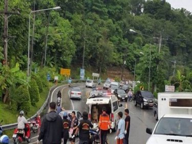 A 17-year-old dies on Patong Hill in the wet this afternoon