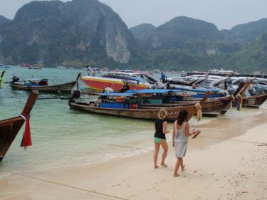 Phi Phi, struggling to cope with crowds and pollution, improves security