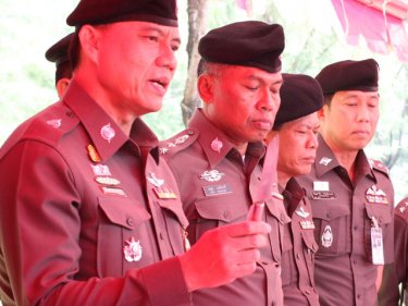 Phuket's commander makes a point and speaks sharply about weapons